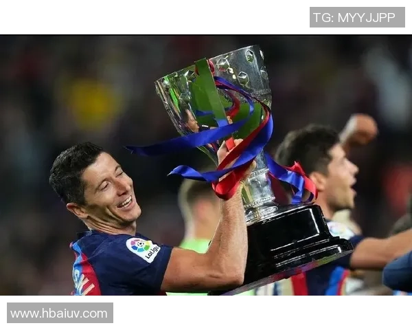 西甲焦点战拜仁逆转巴萨争议判罚引发全场热议